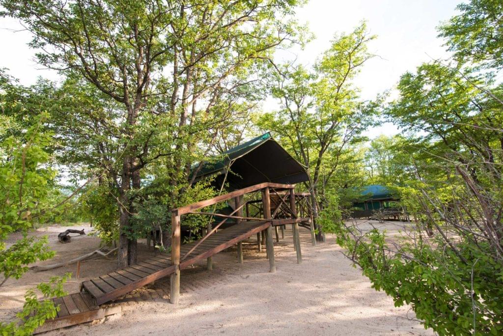 accès extérieure d'une tente à Mankwe Bush Lodge, réserve de Moremi, Botswana