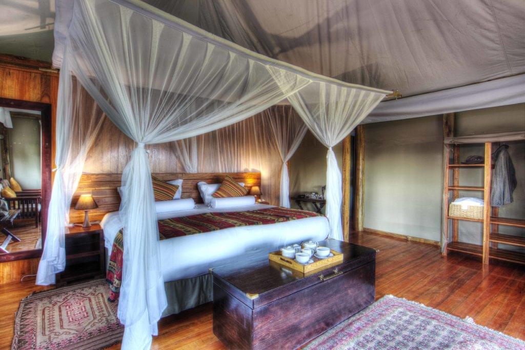 Intérieur d ela chambre familiale du Kanan Camp dans le delta de l'Okavango au Botswana