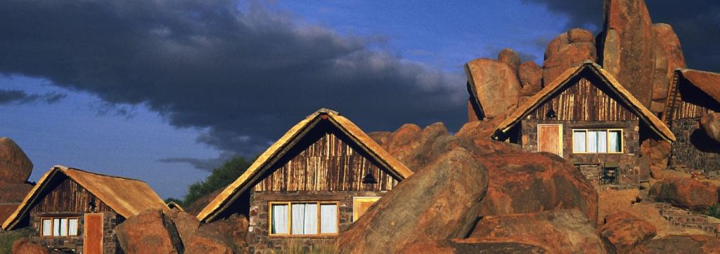 vue sur les chambres du Canyon Lodge au Fish River Canyon en Namibie