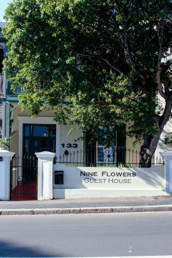 Nine Flowers Guest House entrée
