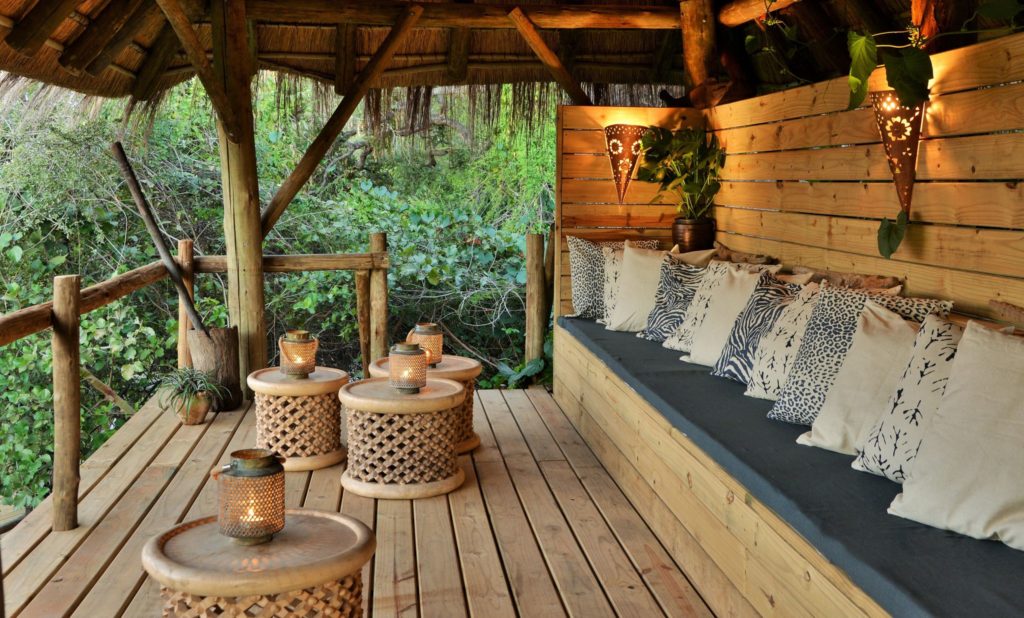 Espace détente et d'observation au Bakwena Lodge, Kasane, parc national de Chobe, Botswana